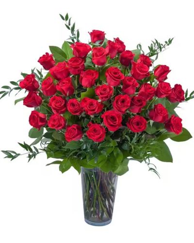 <p>This awesome arrangement of red roses will fill your room with grace and beauty.</p>